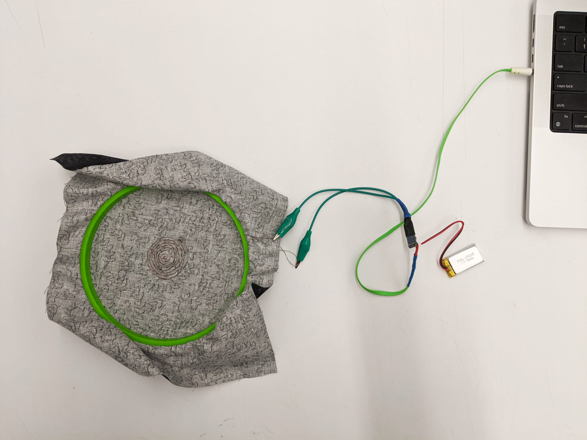 soft speaker connected to laptop with analogue converter and LiPo battery